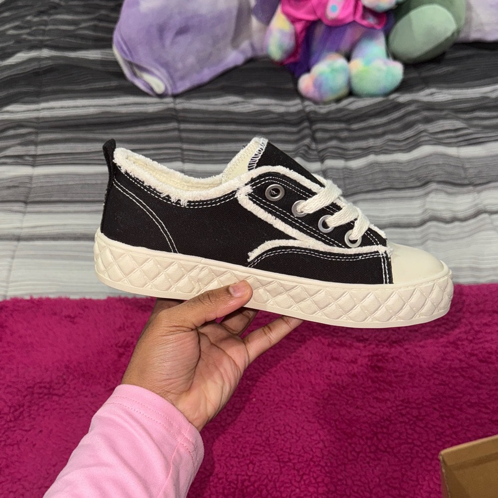 Casual Black and White Women's Sneakers